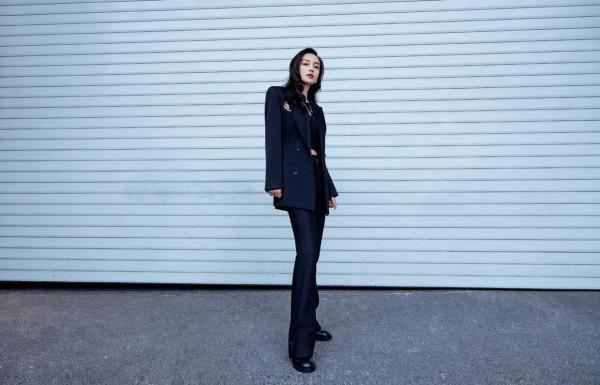 Angelababy楊穎確定不是18歲？穿藍白運動服配麻花辮，像個高中生