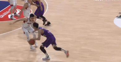 郭士強和裁判發生身體接觸,不滿判罰拉扯閆軍胳膊,被吹技術犯規 郭士強和裁判發生身體接觸,不滿判罰拉扯閆軍胳膊,被吹技術犯規