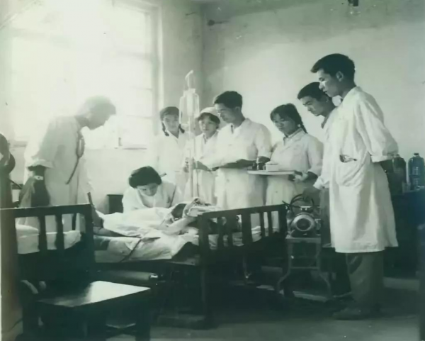 85歲老兵到銀行轉賬1000萬元,銀行核實後,才發現老人身份不簡單 85歲老兵到銀行轉賬1000萬元,銀行核實後,才發現老人身份不簡單