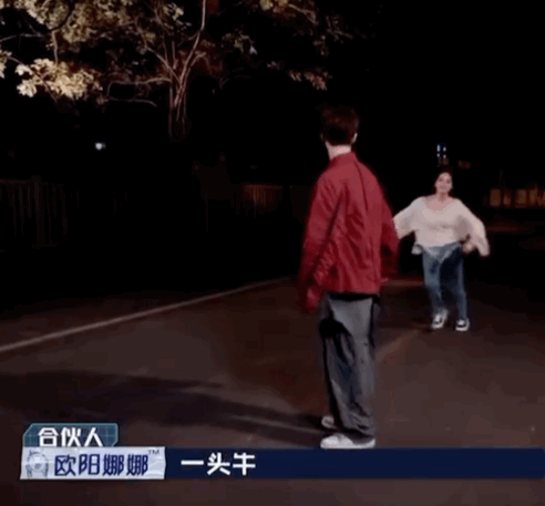 人紅是非多!歐陽娜娜和範丞丞被傳緋聞,原來是因為蝴蝶紋身 人紅是非多!歐陽娜娜和範丞丞被傳緋聞,原來是因為蝴蝶紋身