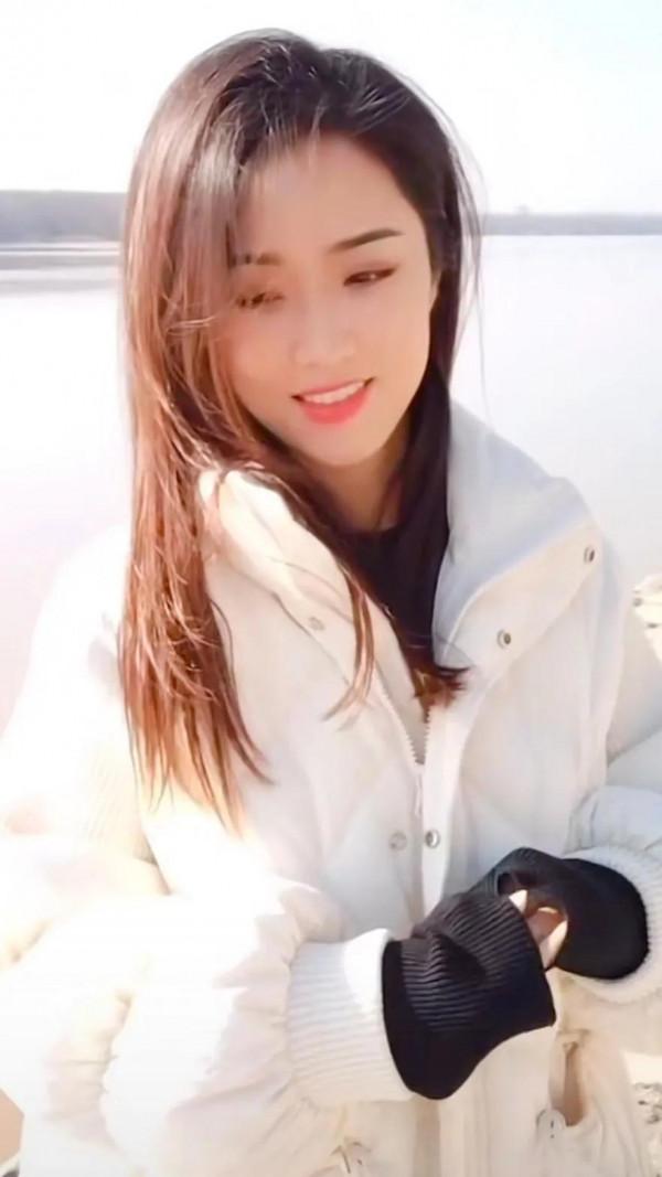 女神佟麗婭,三妮生活照那個更耐看 女神佟麗婭,三妮生活照那個更耐看