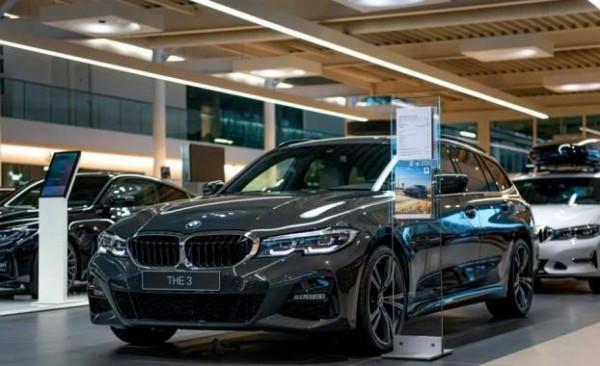 寶馬又來一&OpenCurlyDoubleQuote;硬貨&rdquo;，全新3系旅行，6缸配科技座艙，後排放倒成床