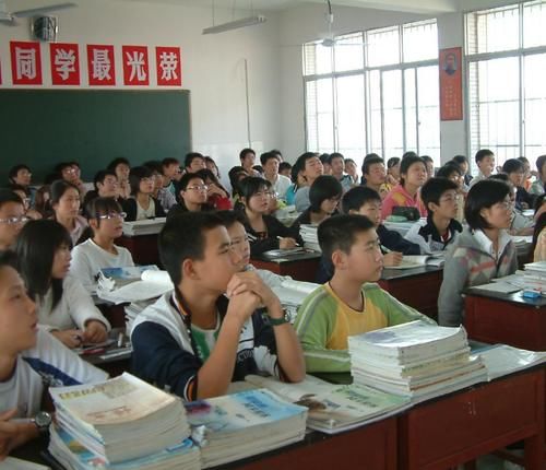 寒門難出貴子？深挖高考狀元的家境，原來大都來自於“三有”家庭