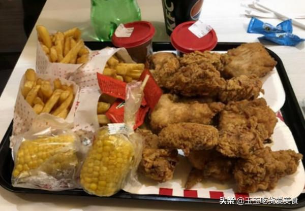 吃肯德基，別把番茄醬擠在餐盤紙上，薯條盒上的小機關，你發現沒