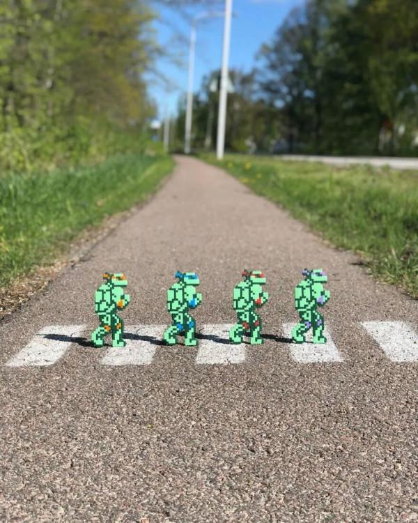 藝術家在大街上“搞事情”，獨特的​畫素藝術驚豔路人​：太有趣