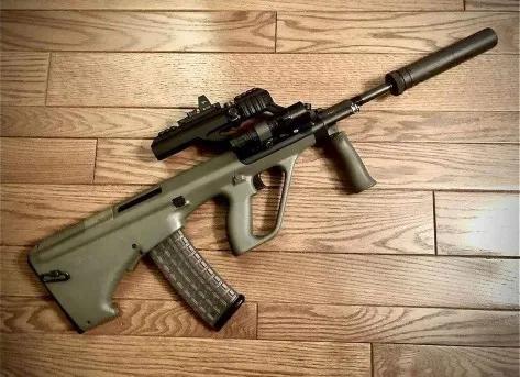 武器：（二十五）“古怪精靈”-AUG突擊步槍