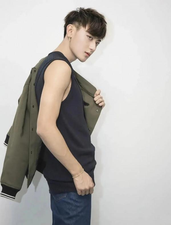 頂級男神黃子韜，帥成漫畫裡的人物