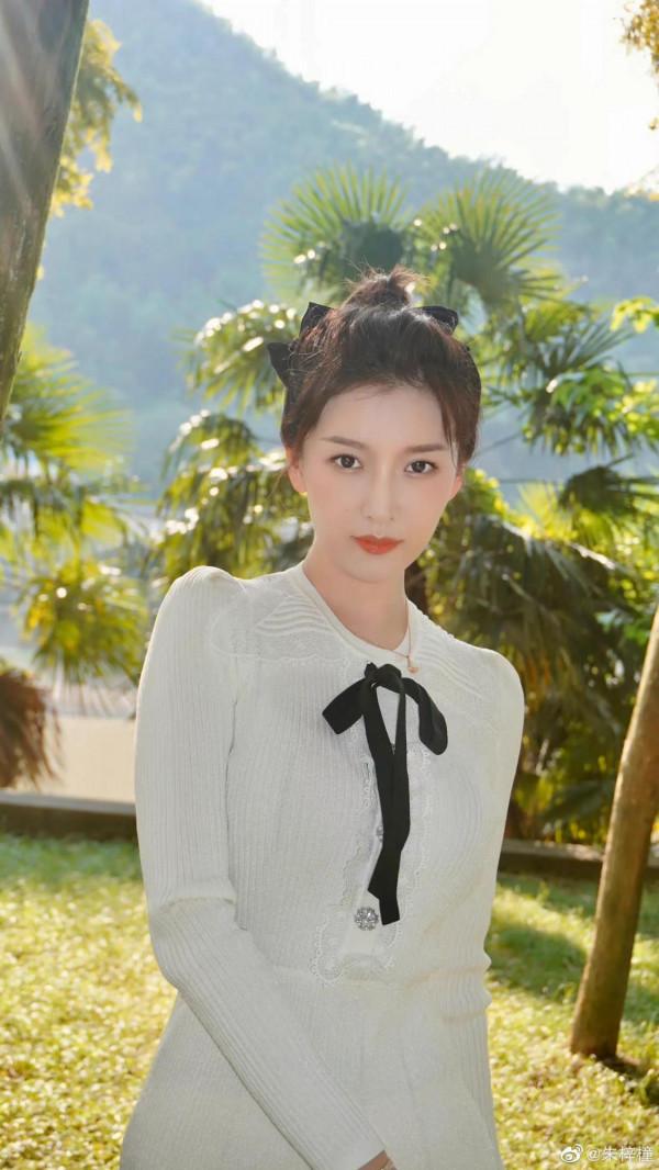 鳳凰網主持人朱梓橦 鳳凰網主持人朱梓橦