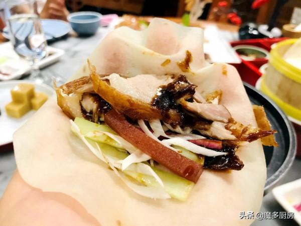 媽媽帶侄女過來玩,請她們吃炸醬麵和北京烤鴨,荷花造型真美 媽媽帶侄女過來玩,請她們吃炸醬麵和北京烤鴨,荷花造型真美