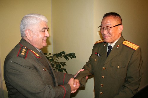 他是導彈專家，61歲任總裝備部部長，曾被評“最活躍的國防部長”