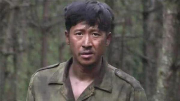 我的團長我的團原著:東北佬李烏拉死後,老鄉迷龍揹著他要走回家 我的團長我的團原著:東北佬李烏拉死後,老鄉迷龍揹著他要走回家