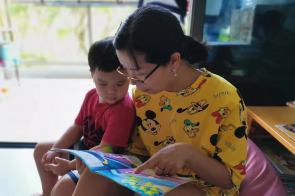 快樂又崩潰！我在新加坡7年，連生了5個兒子......