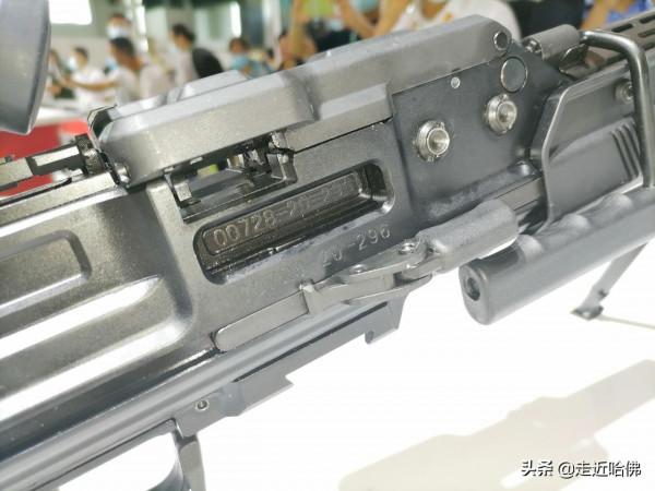 解放軍新201班用機槍，為什麼空槍重量增加了，單兵負荷卻更低了
