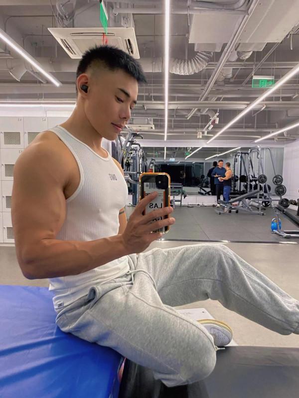 唯有健身才可解壓-健身小哥