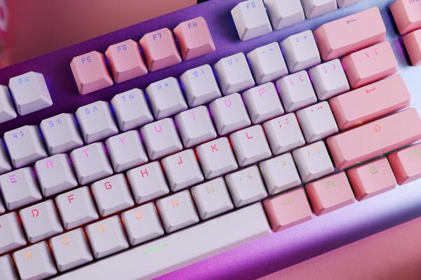 連美妝博主都愛上的機械鍵盤長啥樣,看看她桌面就知道了 連美妝博主都愛上的機械鍵盤長啥樣,看看她桌面就知道了