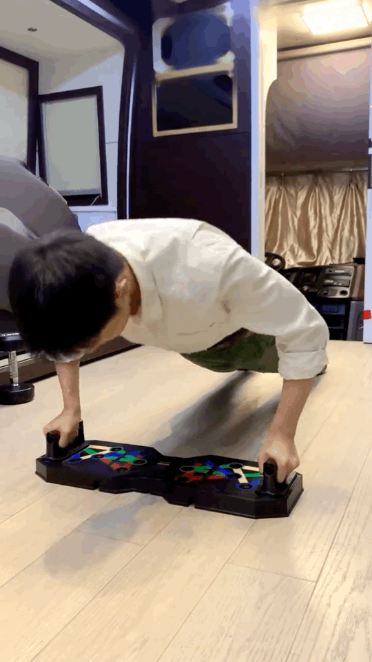 做俯臥撐的肖戰太愛了