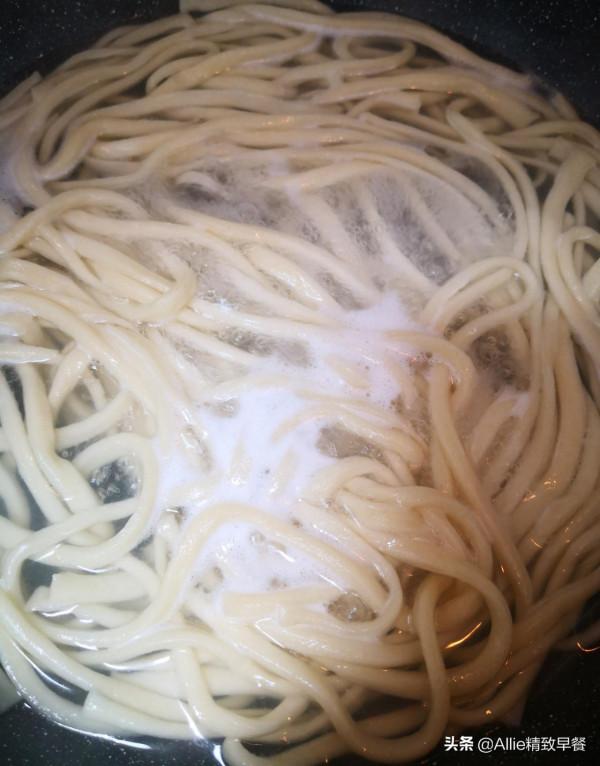 家常炒拉麵有技巧，這樣做比麵館都好吃還不油膩，食材多，真營養