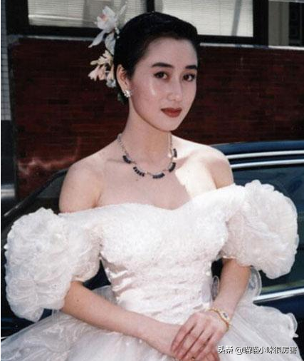 同是李連杰孩子，利智和黃秋燕的女兒，享受的父愛有差別