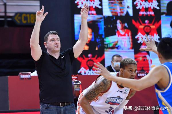 下課!CBA第一位主帥被辭退,阿的江何時離開成熱議 下課!CBA第一位主帥被辭退,阿的江何時離開成熱議