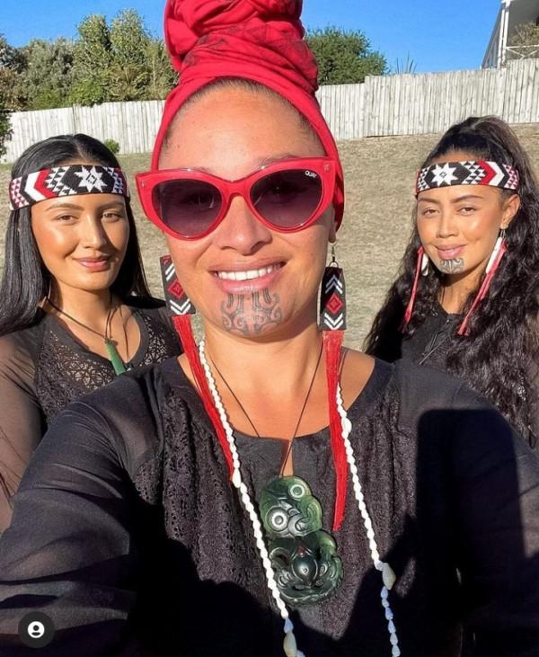 擁有毛利臉部傳統刺青主持人，成為第一個紐西蘭黃金時段新聞主播