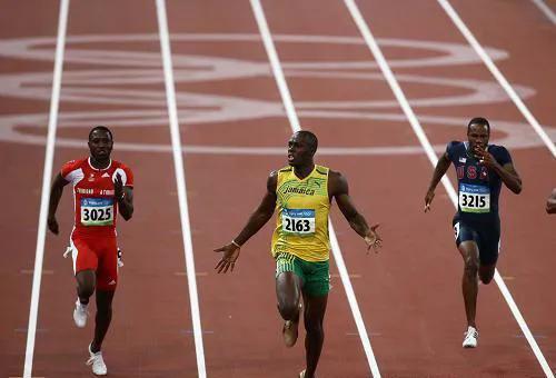 百米跑進十秒大關的運動員