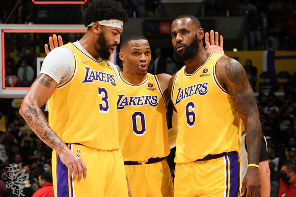 湖人復仇綠凱!濃眉哥爆砍17+16擊碎質疑,得籃板者依舊能得天下 湖人復仇綠凱!濃眉哥爆砍17+16擊碎質疑,得籃板者依舊能得天下