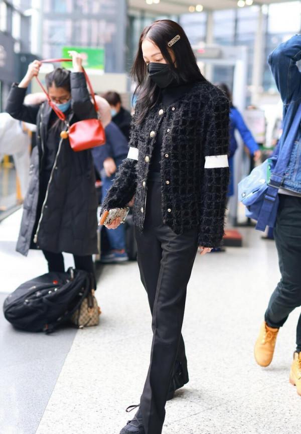 小個子女生的顯高秘訣來了!一身黑的搭配超有氣場,張韶涵也很愛 小個子女生的顯高秘訣來了!一身黑的搭配超有氣場,張韶涵也很愛