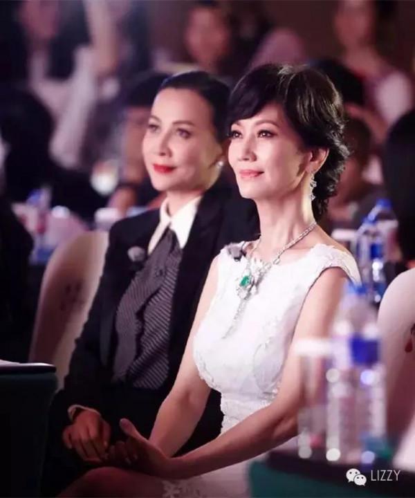 年過60的趙雅芝美麗優雅的秘籍，1秒鐘之內教你提升氣質