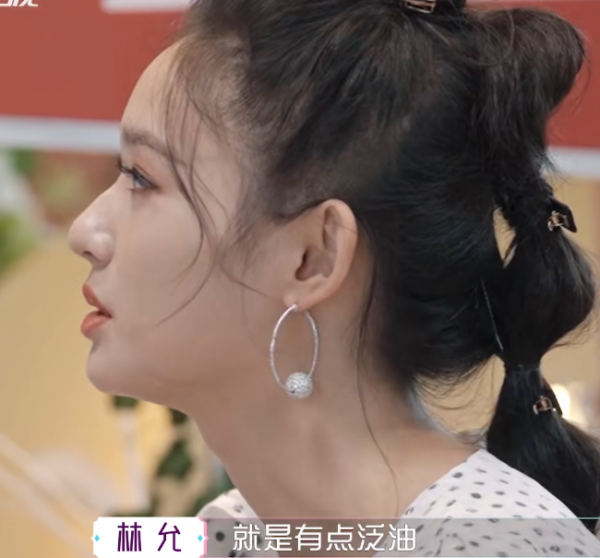 景甜和林允新綜藝太拼！公開素顏證件照比美，禿頭油光滿面太真實