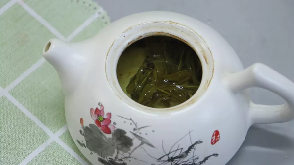 俗語“人到中年,要想養生,不喝三茶”,啥意思?是指哪3種茶? 俗語“人到中年,要想養生,不喝三茶”,啥意思?是指哪3種茶?