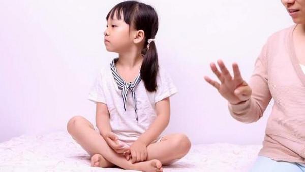 臉皮厚的孩子，反而會更積極地面對生活，適當給孩子多些安慰