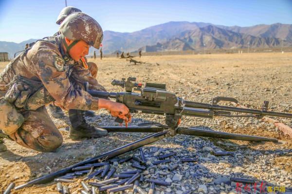 火力全開！直擊重機槍實彈射擊現場