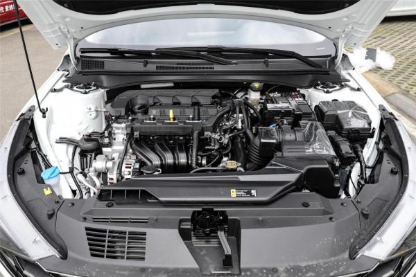 軸距2720mm，外觀顏值出色，油耗低至6.4L，帶你看第七代伊蘭特