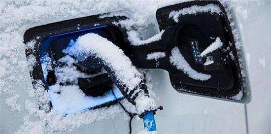 李斌直言“油車不值得買”,網友:買電車也不買蔚來 李斌直言“油車不值得買”,網友:買電車也不買蔚來