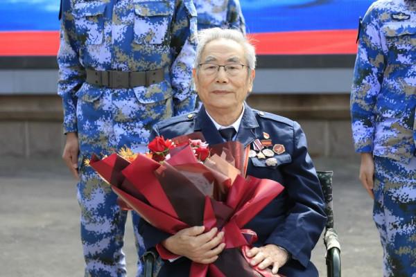 吳京和志願軍老兵，來了