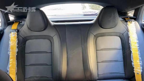 蘋果樹的徽章，賓士GT50改裝GT63 S先型特別版包圍、黃色安全帶