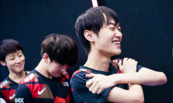 TES黃金左手被傳試訓其他隊伍，大賽表現令人擔憂，年齡是優勢