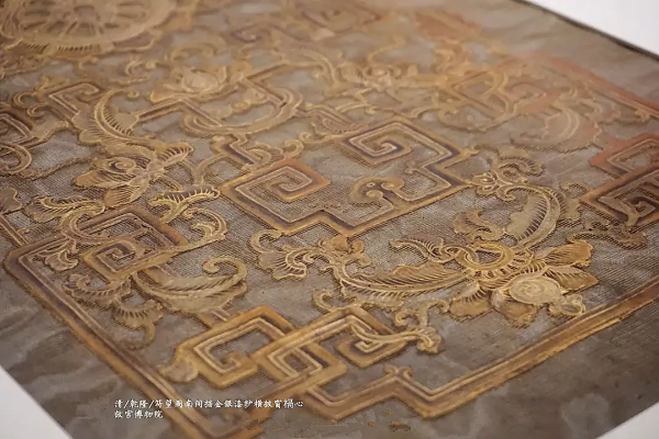 在上海有一棟鑲金的別墅是什麼樣的體驗？