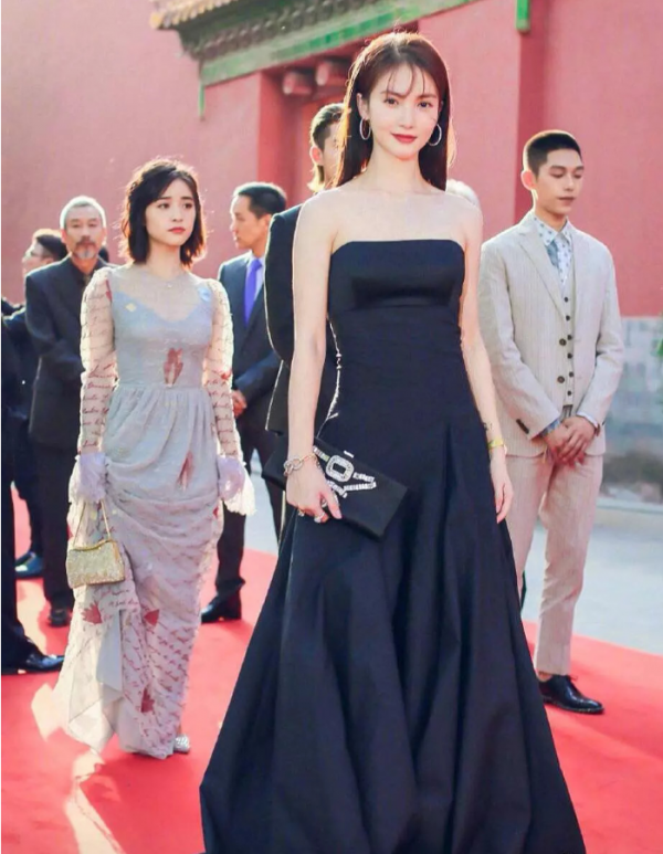 管你是真姐妹還是偽閨蜜,女明星同框即比美,誰醜誰尷尬 管你是真姐妹還是偽閨蜜,女明星同框即比美,誰醜誰尷尬