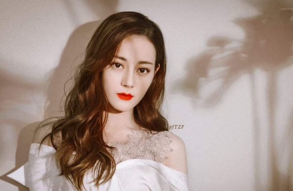 Lisa榮登21年全球百大面孔榜首，熱巴僅排58位，網友：閉眼排的吧