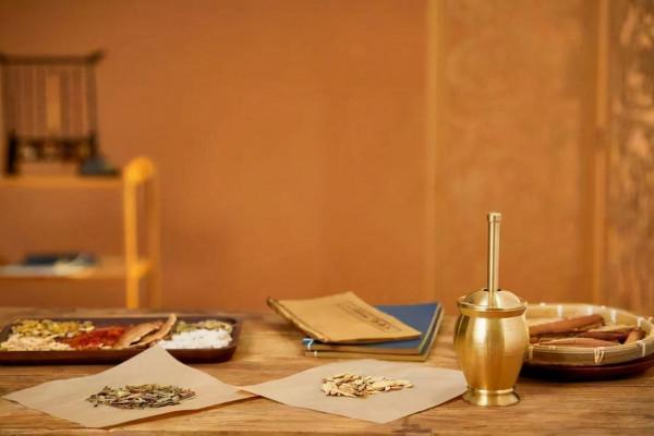 頭暈眼花站不住？關鍵在於有痰溼，1個方子，健脾化痰溼，止眩暈