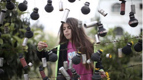 瓦斯罐裡的小花