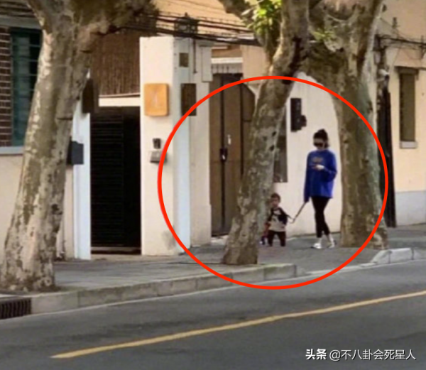 生了賭王長孫的“平民”奚夢瑤,逛街排場還比不上何超盈2歲女兒 生了賭王長孫的“平民”奚夢瑤,逛街排場還比不上何超盈2歲女兒