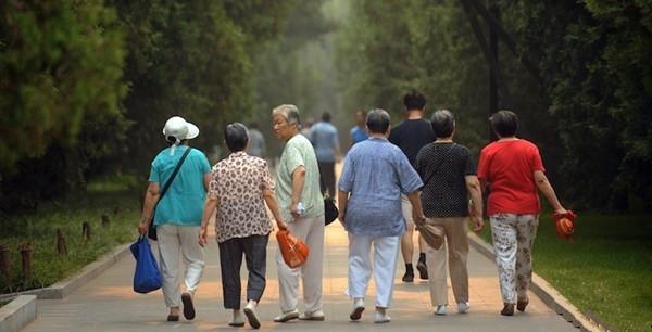 策辯：美彭博社驚天假新聞背後的對俄10條，與華裔操盤手？
