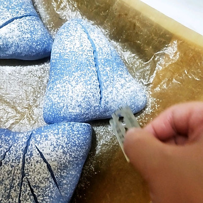 這道浪漫蝶豆花歐包，最適合寶寶吃