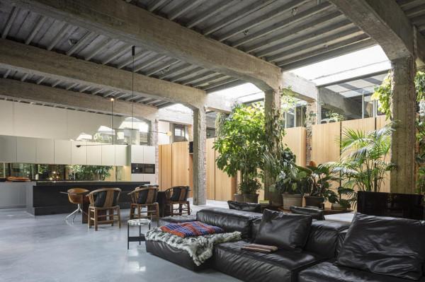 破舊的體育大樓改造成私人住宅:新與舊的碰撞 破舊的體育大樓改造成私人住宅:新與舊的碰撞