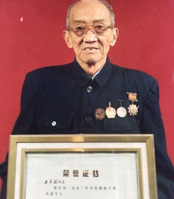 他是志願軍被俘最高將領，回國後下放到農場，真相大白後讓人敬佩