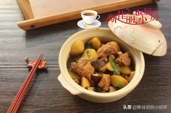 冷天這三樣菜燉在一起鮮美極了，做法也簡單，每次吃精光汁也不剩