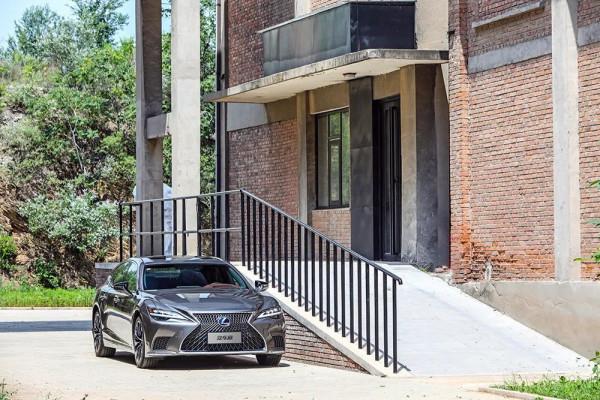 「深度」新潮與老派的碰撞 | 雷克薩斯 LS 500h 「深度」新潮與老派的碰撞 | 雷克薩斯 LS 500h