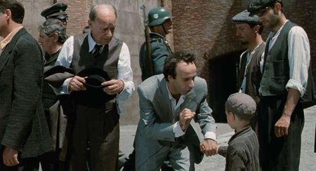 《美麗人生》：他用一個善意的謊言，給了孩子一個美麗的人生